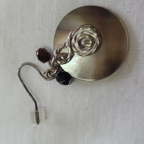 Shell French hook earrings - Picture 3 of 3